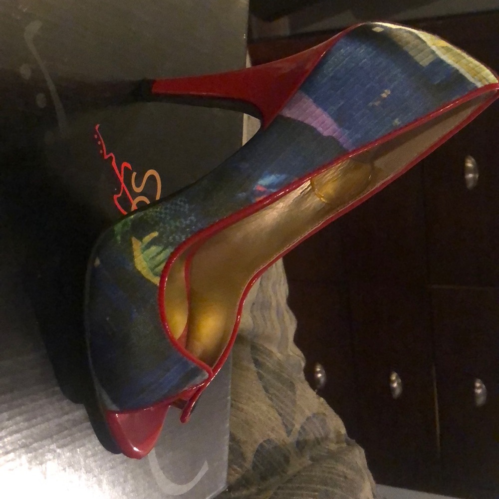 Shoes - Picture 2 of 4
